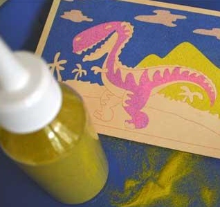 PIASEK BARWIONY W BUTELCE kolorowanka piaskiem Bohater inny