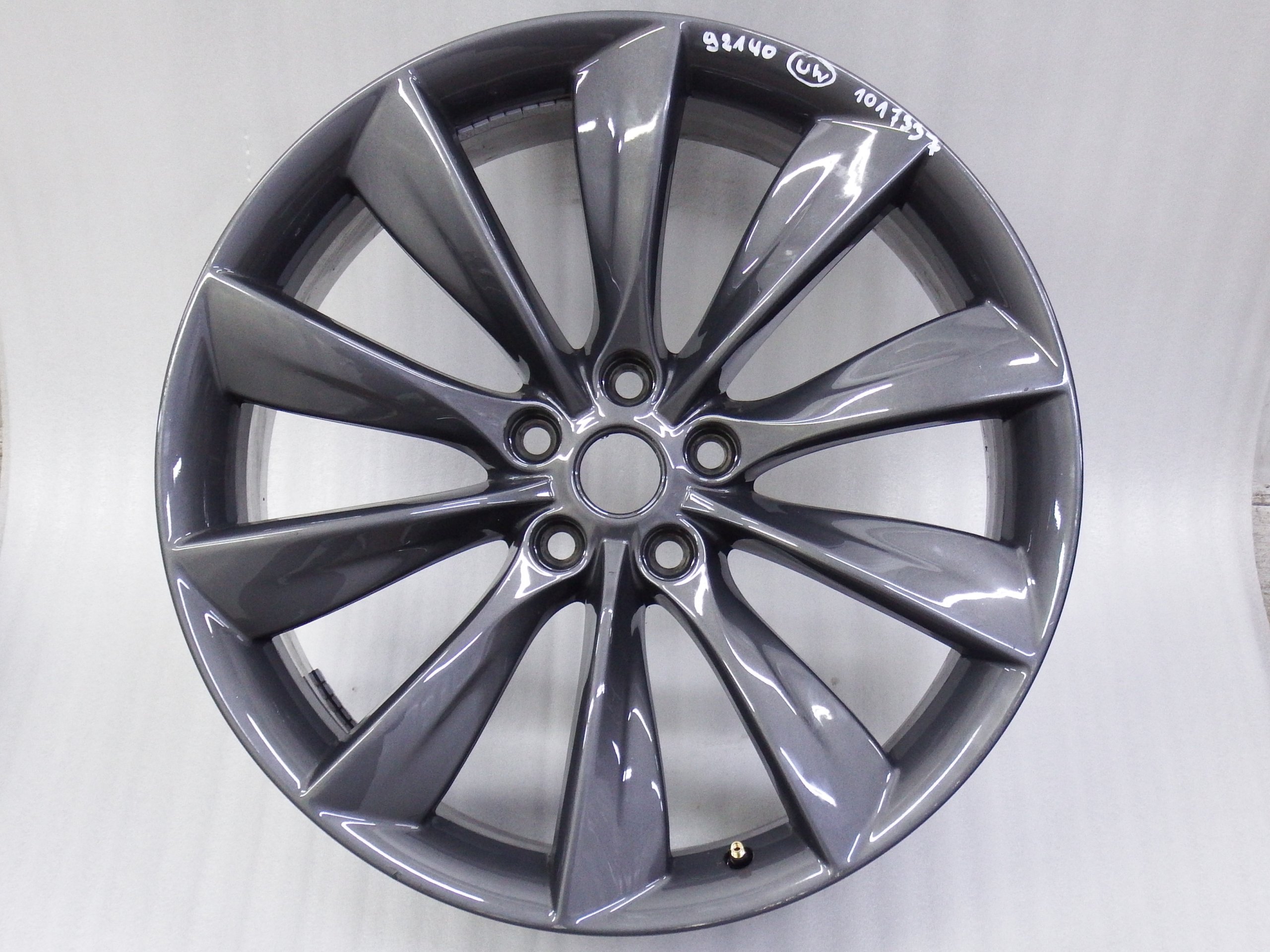 FELGA TESLA MODEL S 21 CALI 9x21 ET40 1017337 OEM Liczba felg w ofercie 1 szt.