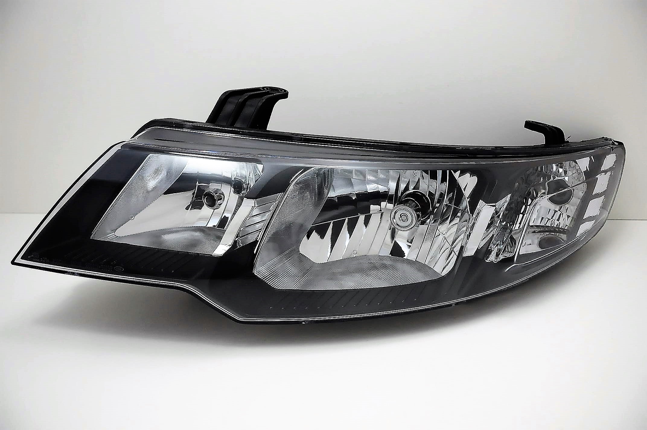 KIA CERATO 09-12 LAMPA REFLEKTOR LEWY NOWY DEPO Strona zabudowy lewa