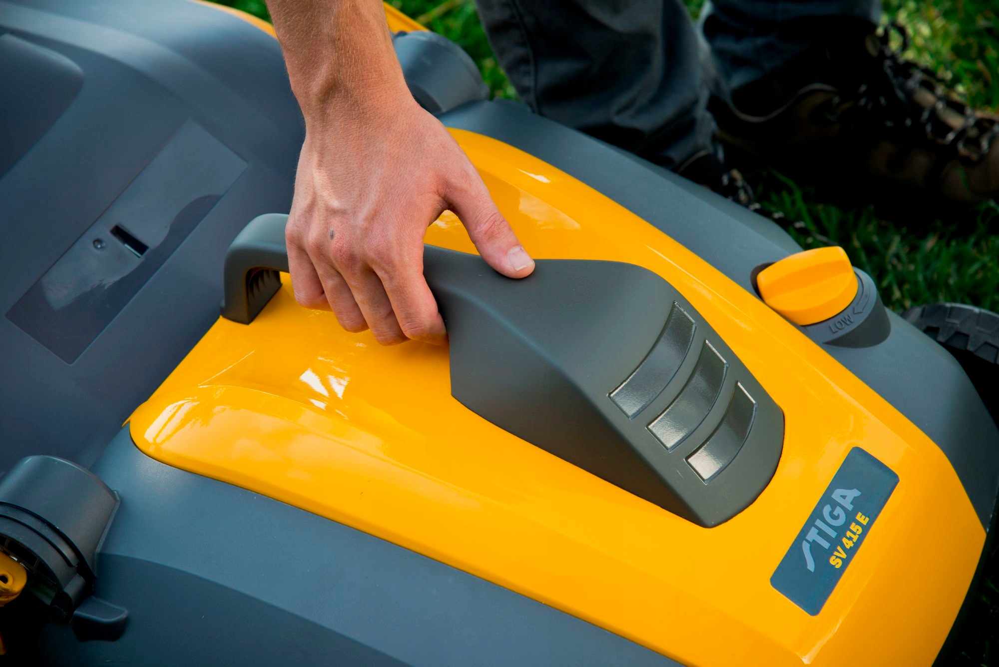 WERTYKULATOR AERATOR ELEKTRYCZNY STIGA SV 415 E Głębokość robocza max 13 mm