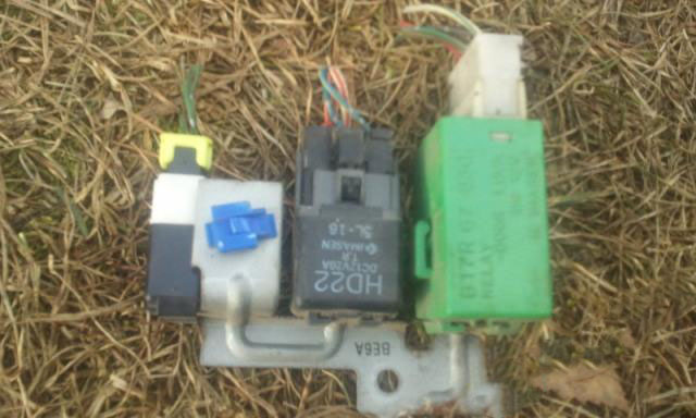 Mazda 323 BA przekaźniki 1,5 benzyna