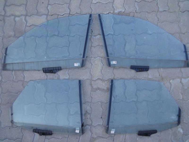 AUDI A8 D2 бічне скло подвійні двері передні