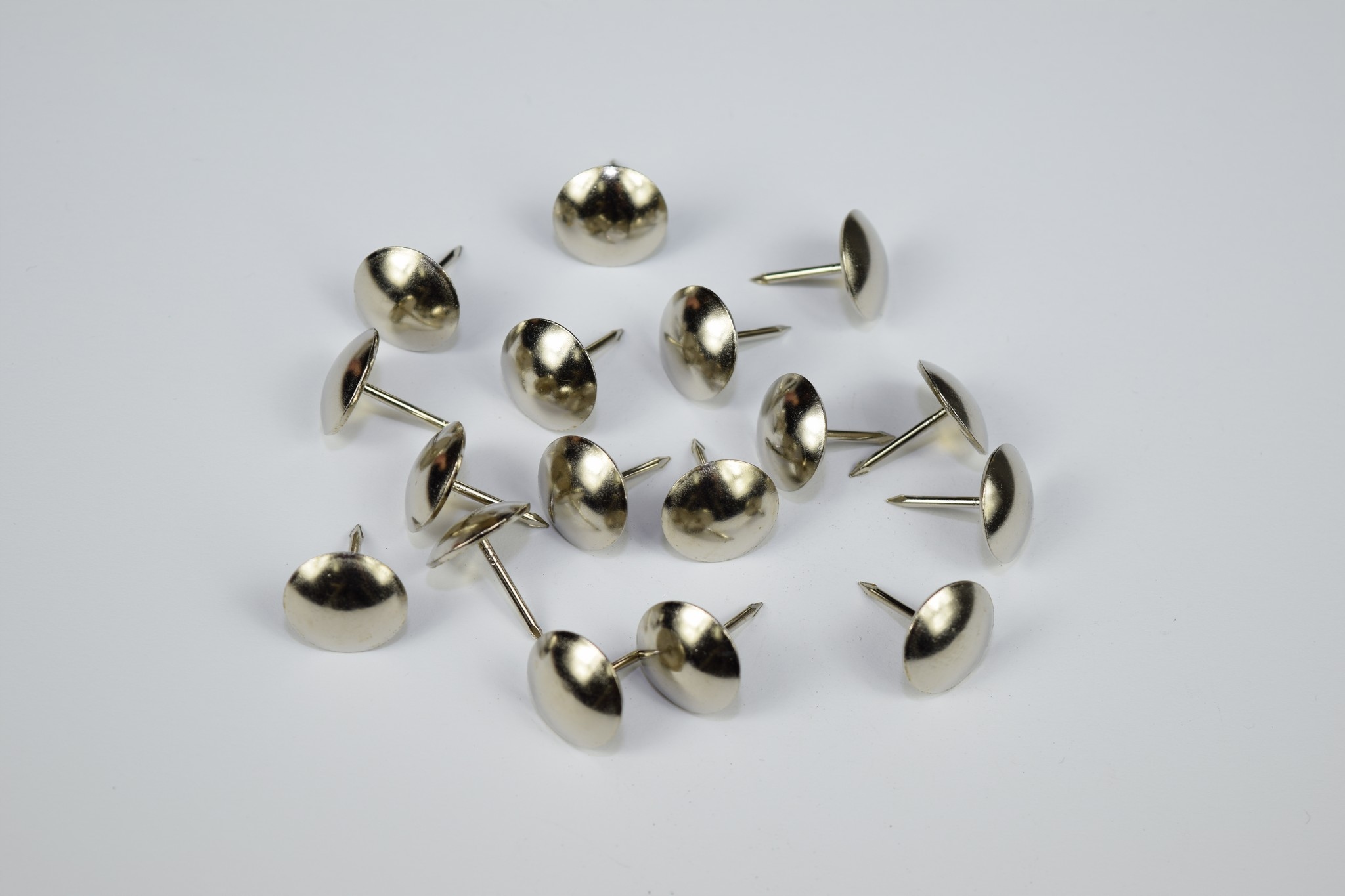 

Gwoździe Tapicerskie Pinezki 16mm Nikiel 50SZT.