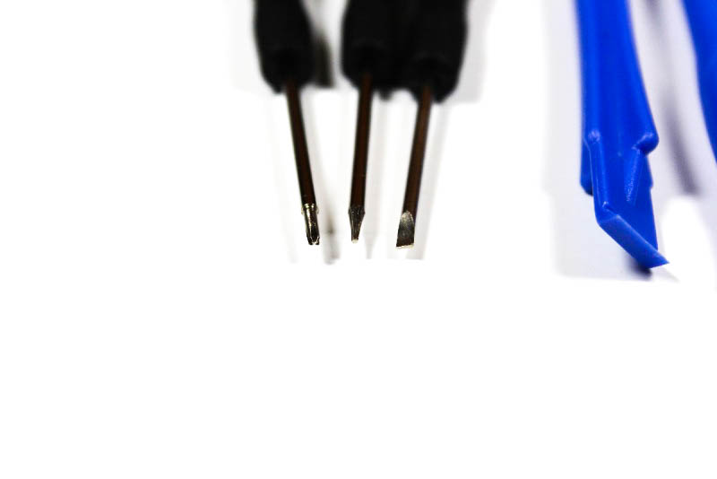 ŚRUBOKRĘTY ZESTAW NARZĘDZIA WKRĘTKI DO TELEFONÓW Liczba elementów w zestawie 8