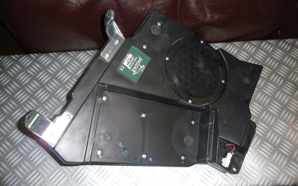 6W83-19A068-BF - Jaguar XK XKR X150 Туба сабвуфер динамік Alpine