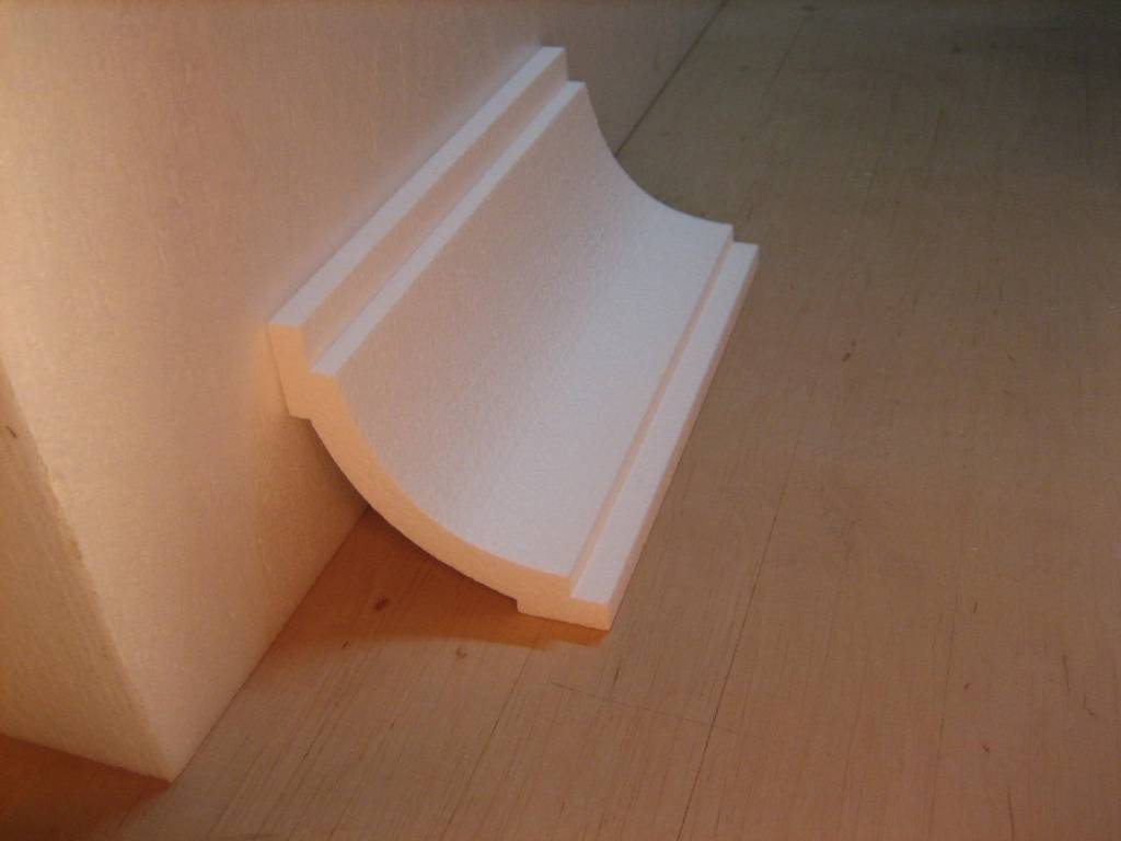 SZTUKATERIA STYROPIANOWA LISTWY PRZYSUFITOWE 90x90 Marka inna