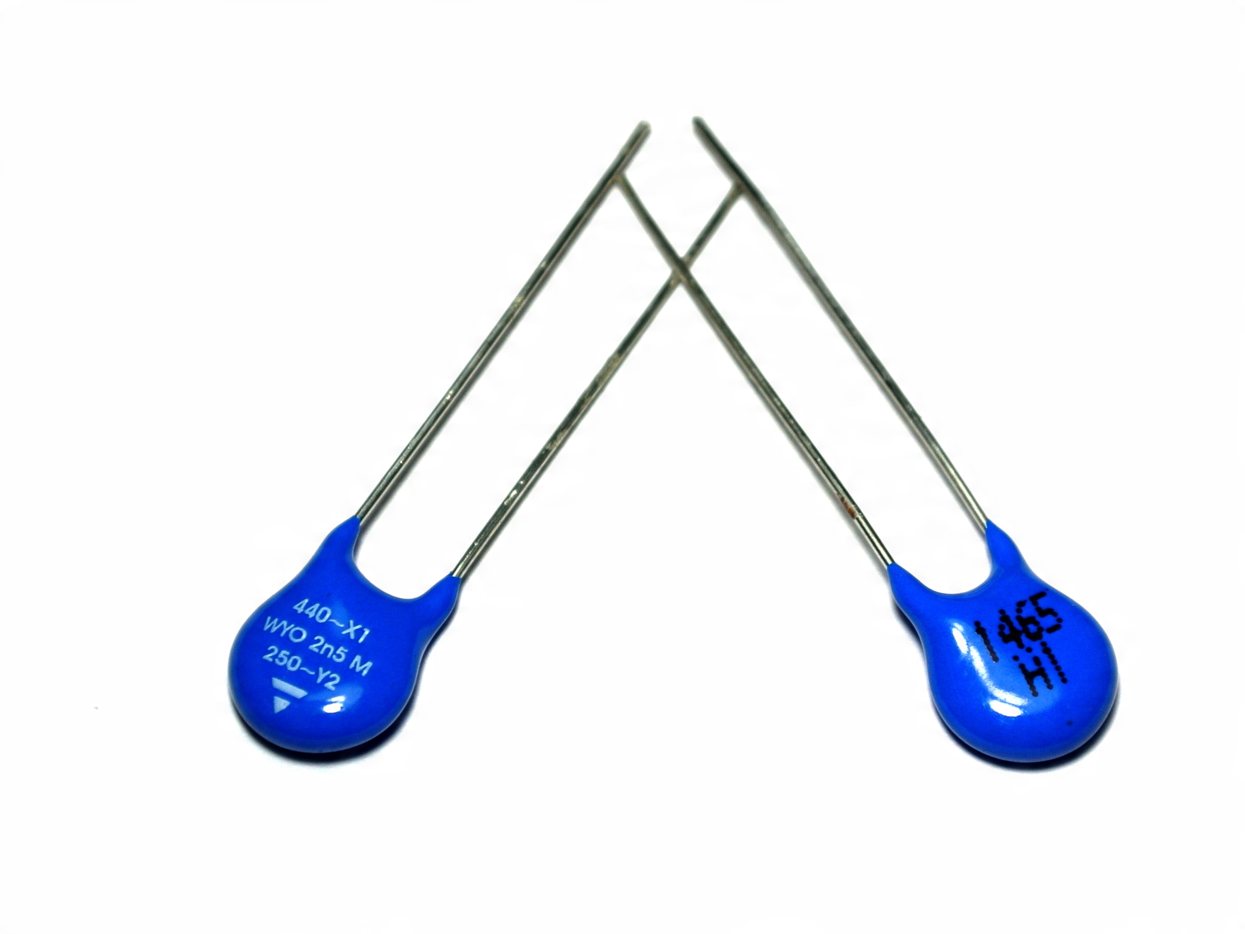 

2.5nF 440V~ Kondensator ceramiczny Ac Line . x 2