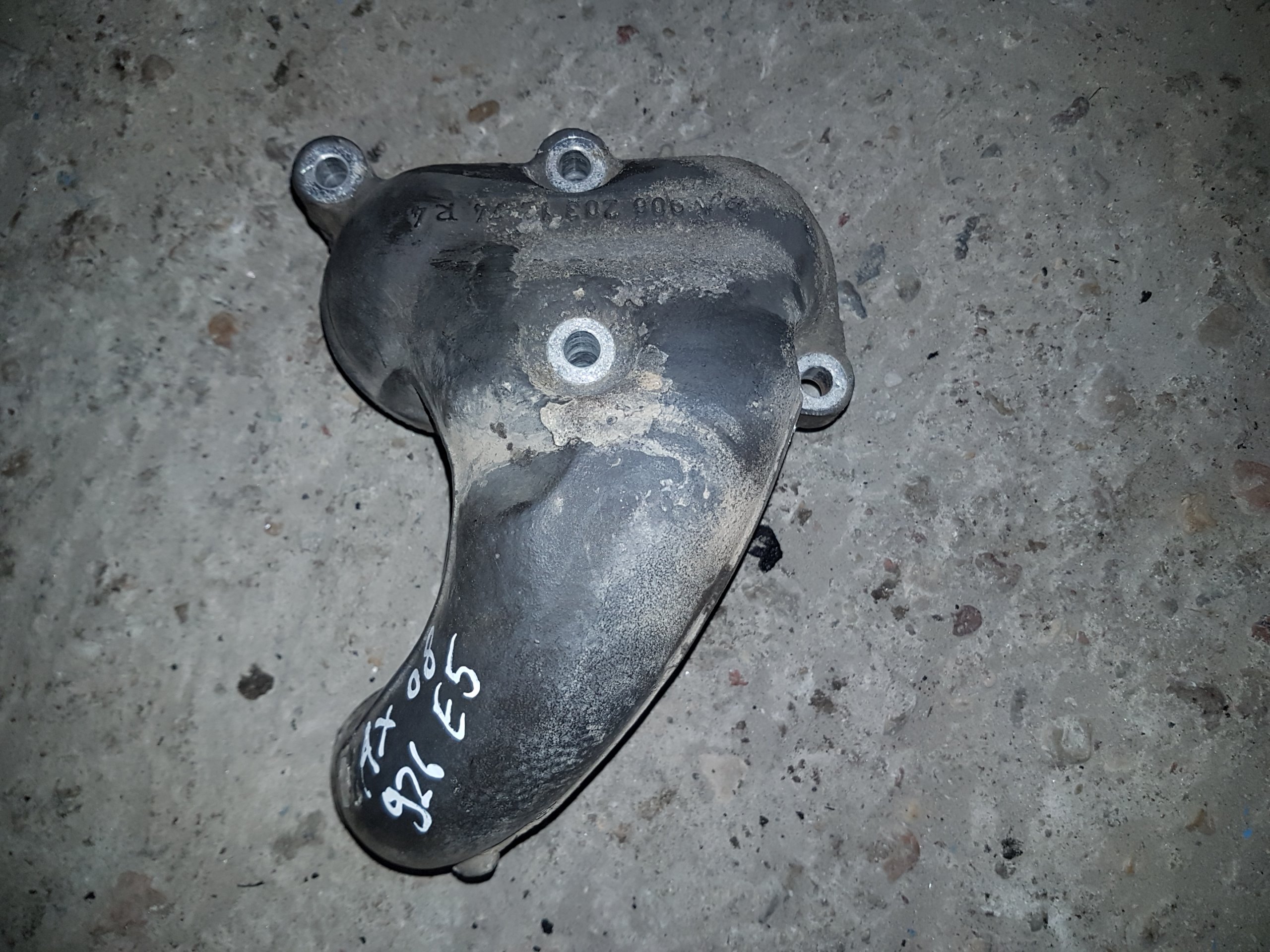 AXOR ATEGO КОРПУС ТЕРМОСТАТА ПАТРУБОК ВОДЯНОГО НАСОСА