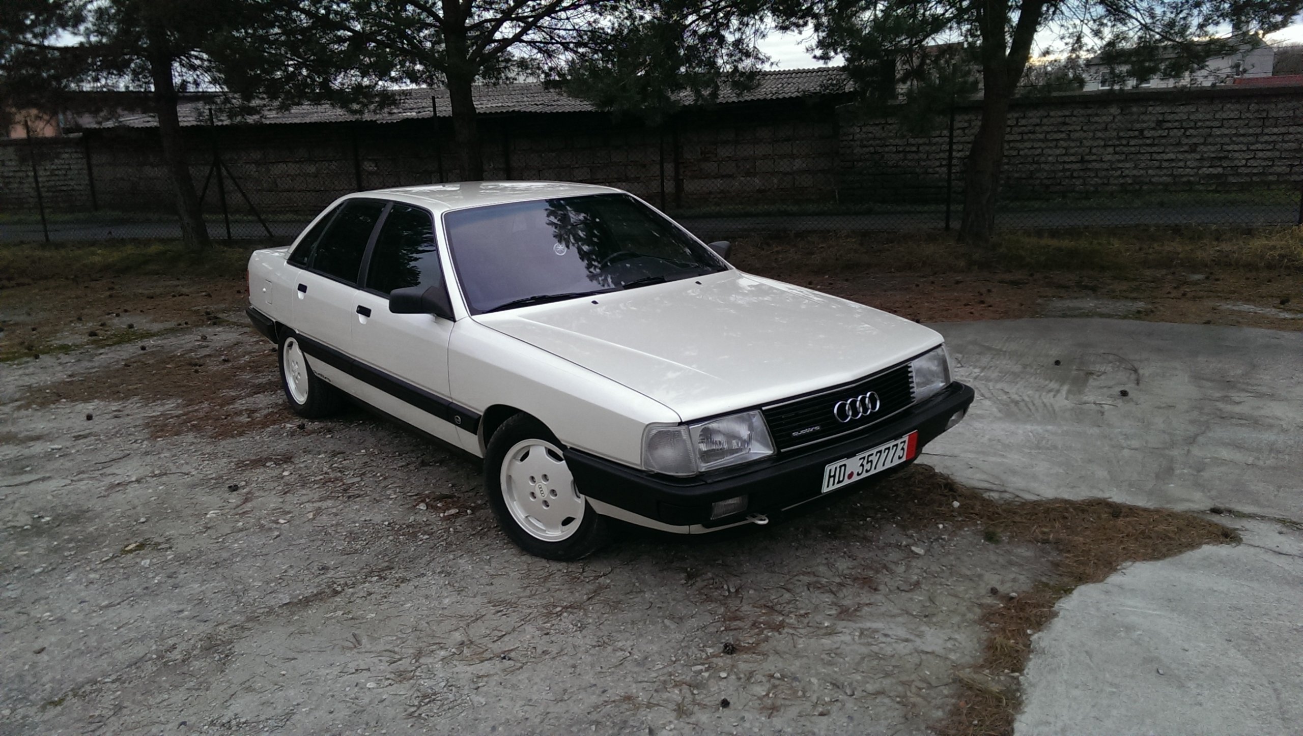 Вакуумник audi 100 c3