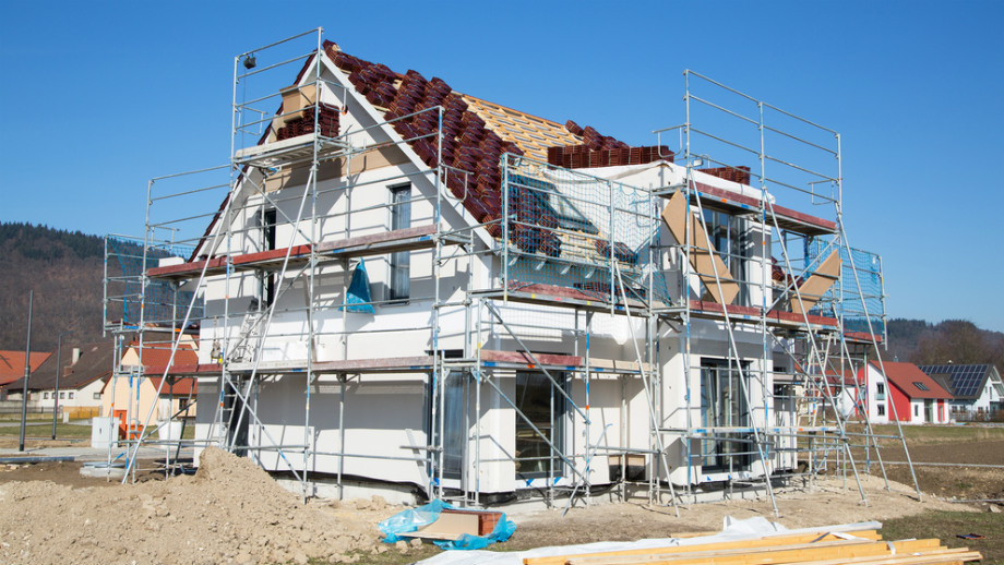 Lešenie na stavbu rodinného domu – čo treba zvážiť pri výbere?