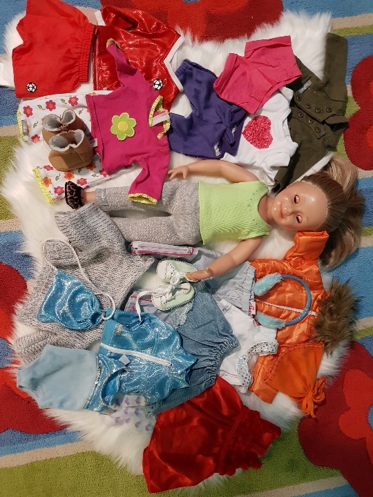 WeGirls lalka Sara wraz z kompletem ubranek Okazja