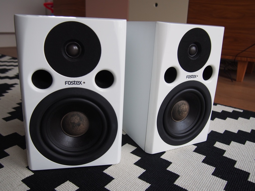 FOSTEX PM0.5n white - para monitorów aktywnych