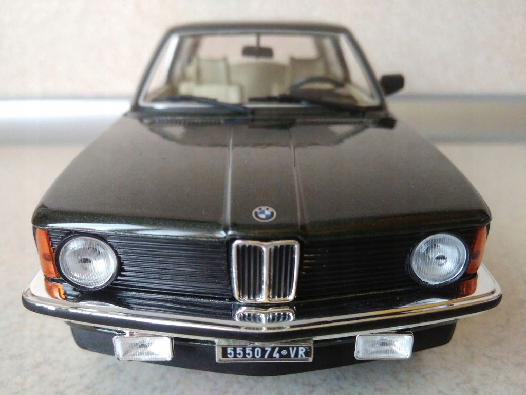 BMW 318i 1981 1:24 Auto Vintage Deluxe Collection