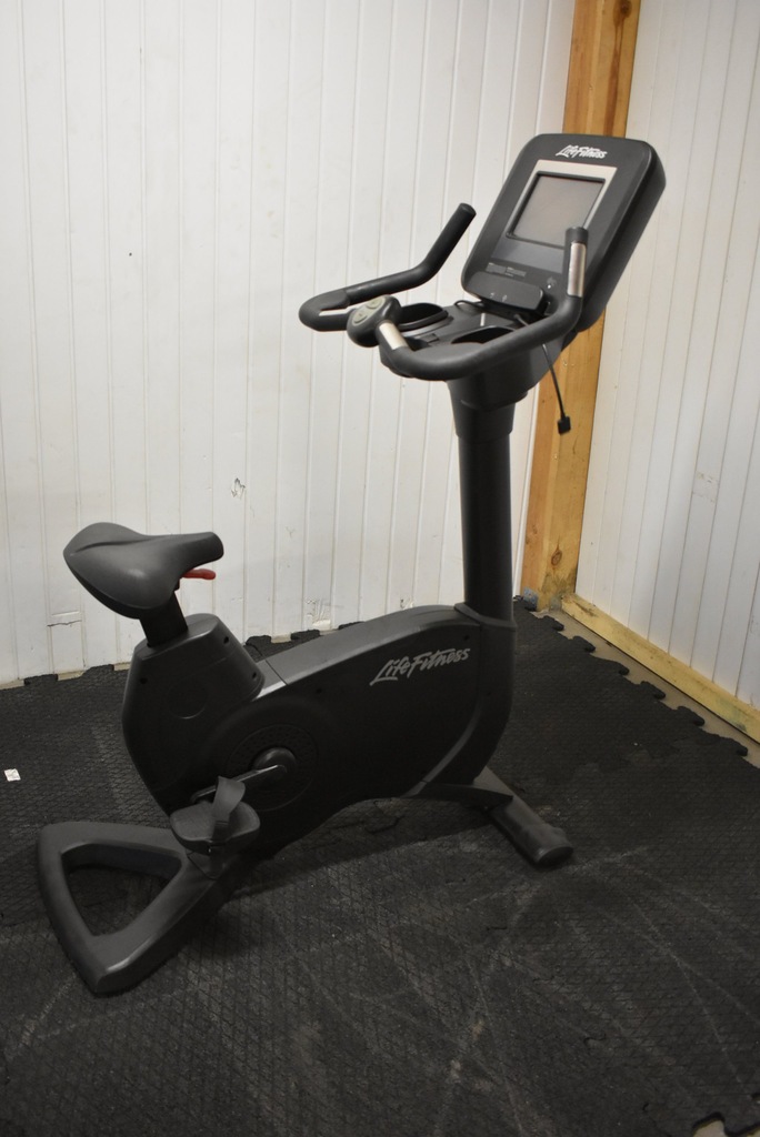 Life Fitness Club seria Discover SI rower pionowy