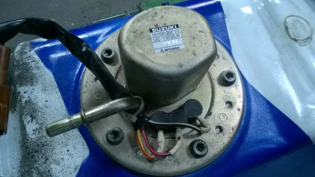 POMPA PALIWA PALIWOWA SUZUKI GSXR 1000 K1 K2