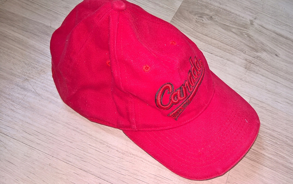 Czerwona czapka z daszkiem Canada