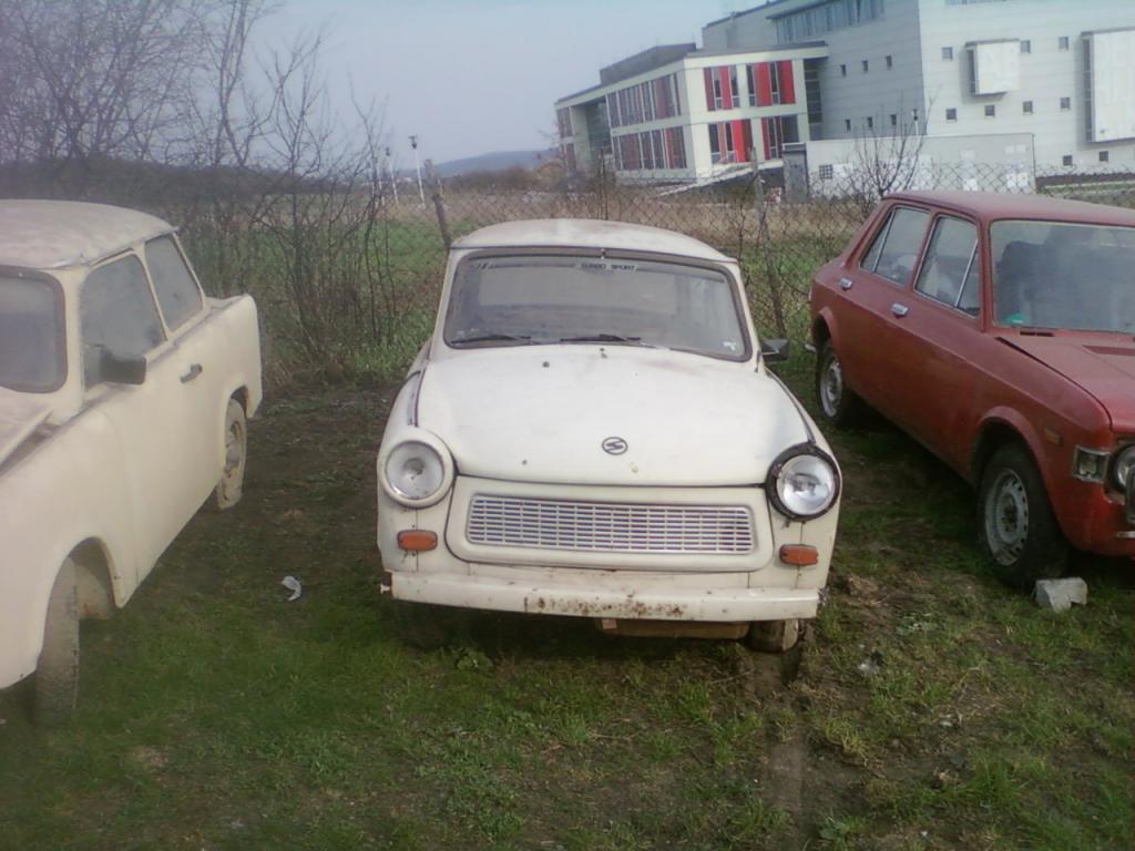 TRABANT 601 RAMA PRZÓD JASKÓŁKA
