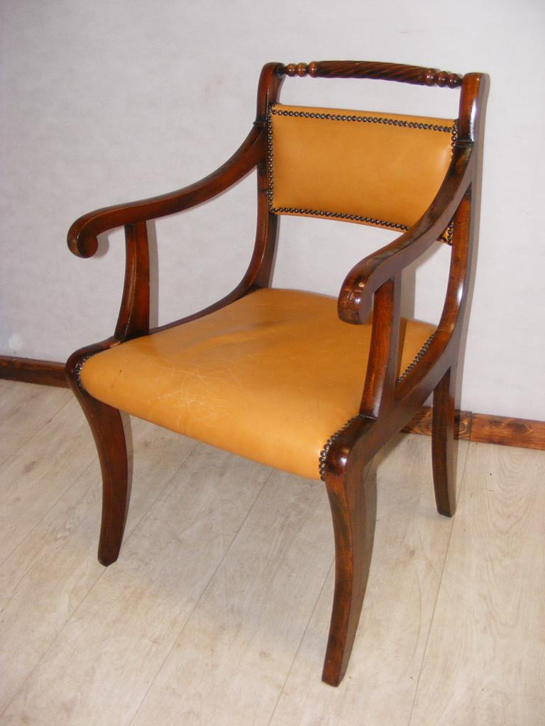 Wiktoriański stylowy fotel w skórze.