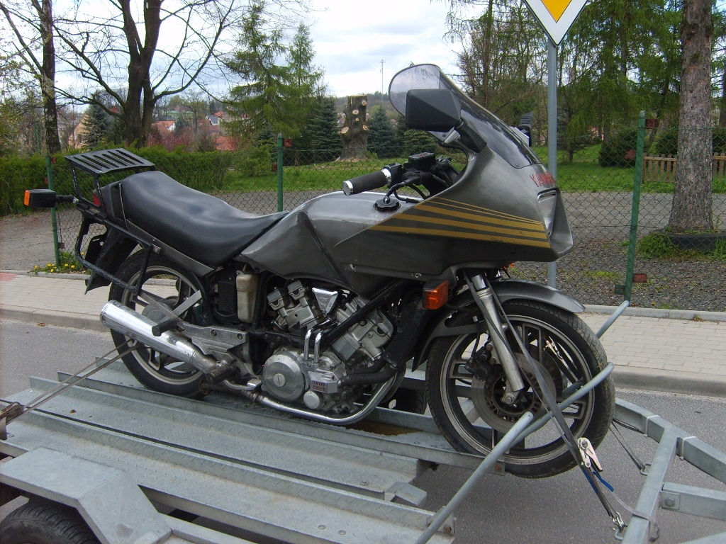 cała na części YAMAHA XZ550 XZ 550 gaźnik fotel