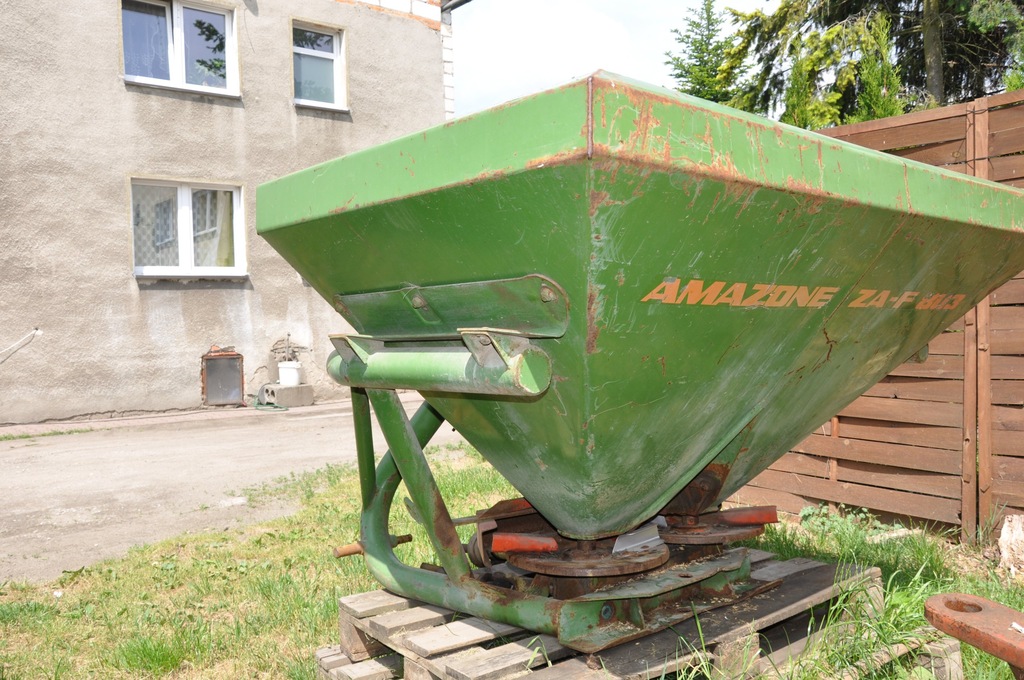 Rozsiewacz nawozu Amazon 800L/400L