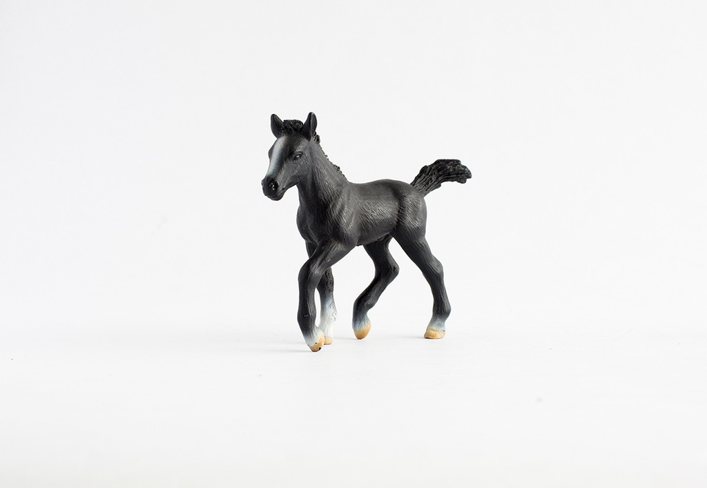 Figurka Schleich - koń źrebak czarny kary