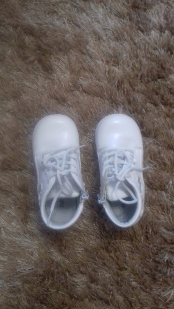 Buty białe rozmiar 24