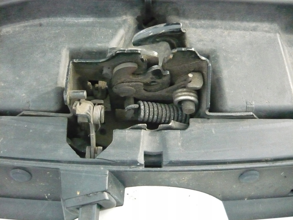 Zamek maski przód Vw Golf IV 4 97-03 1.6 74 kW