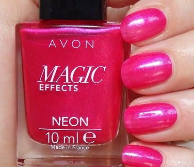 Neonowy lakier do paznokci Striking pink Avon