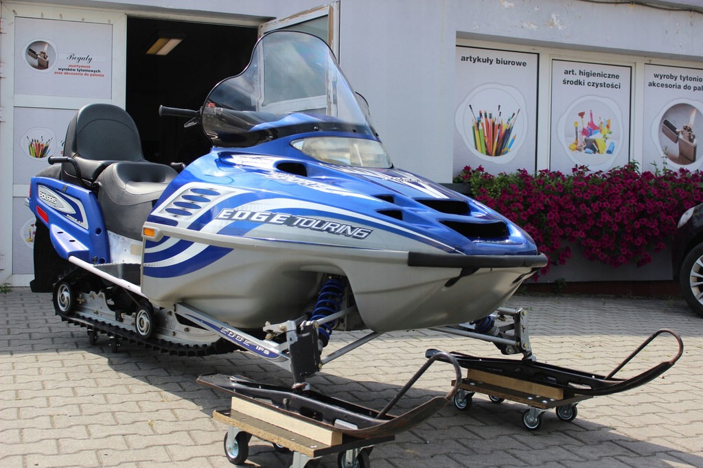 Polaris Edge touring 550 skuter śnieżny