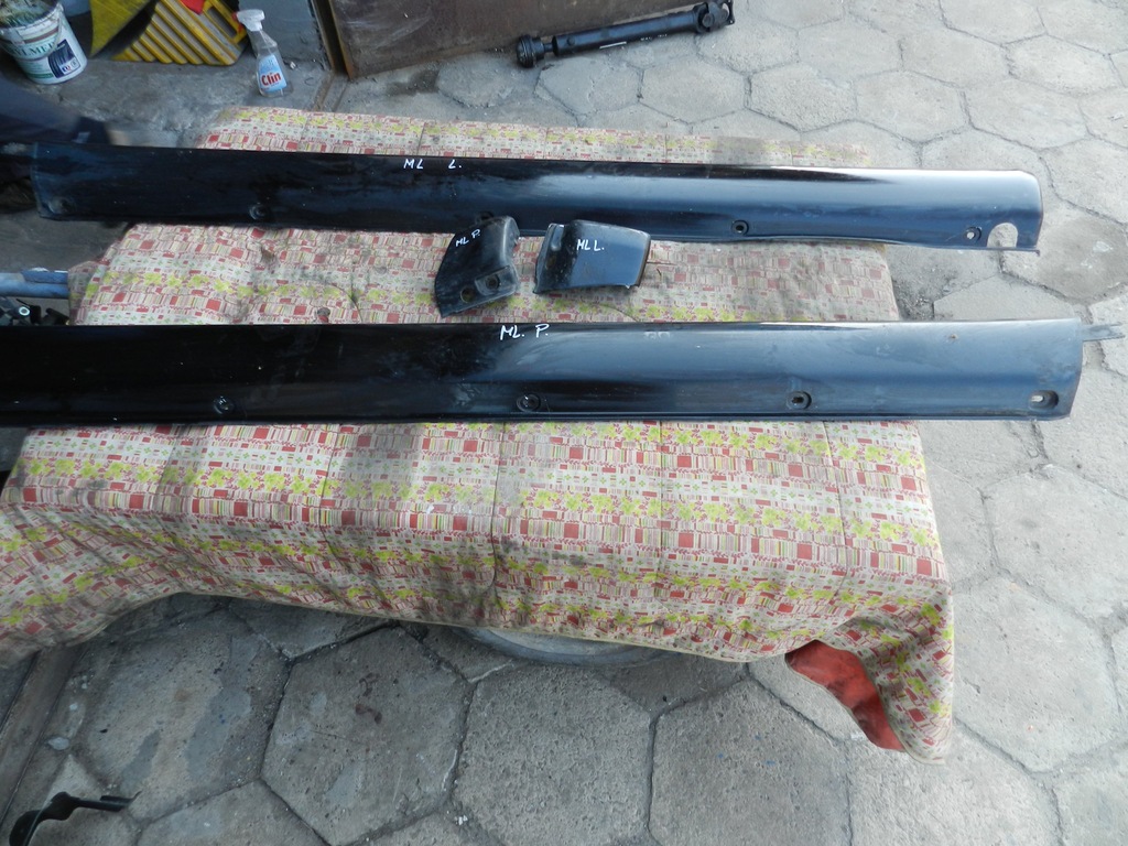 MERCEDES ML 163  PROGI PLASTIKOWE