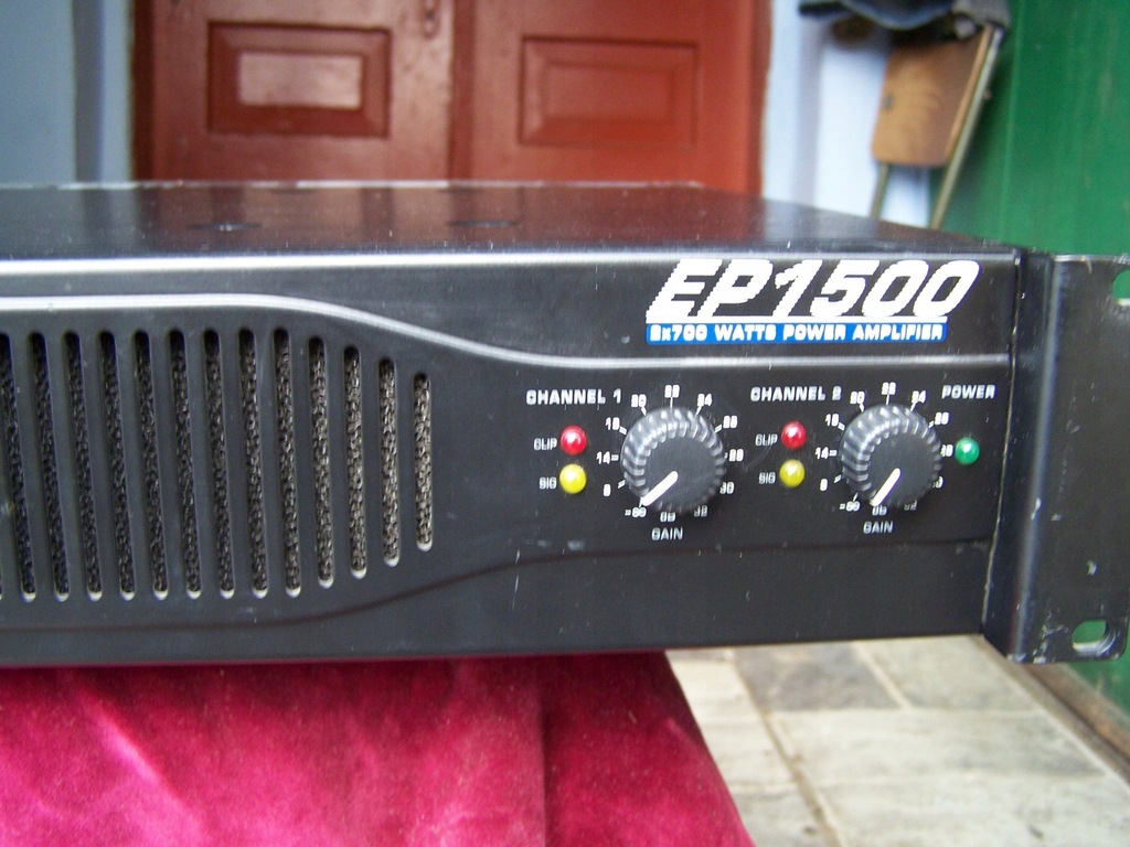 końcówka mocy Behringer EP1500