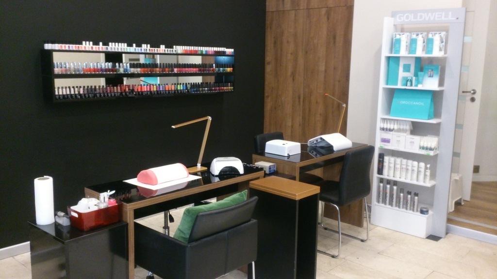 Salon fryzjerski prosperujący sprzedam