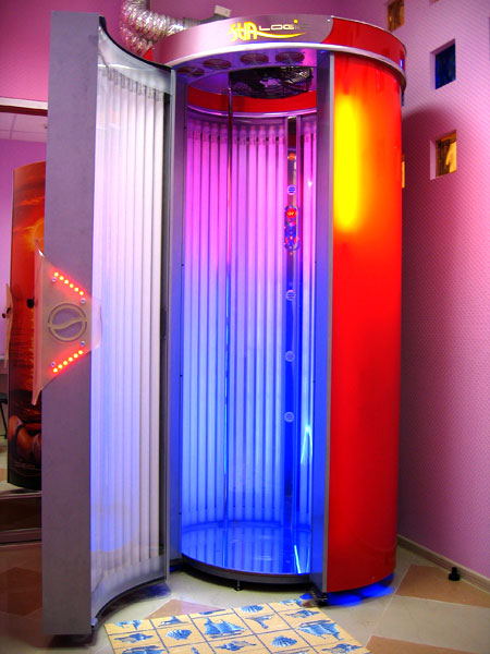 SOLARIUM STOJĄCE SUNLOGIC Z PLATFORMĄ WIBRACYJNĄ