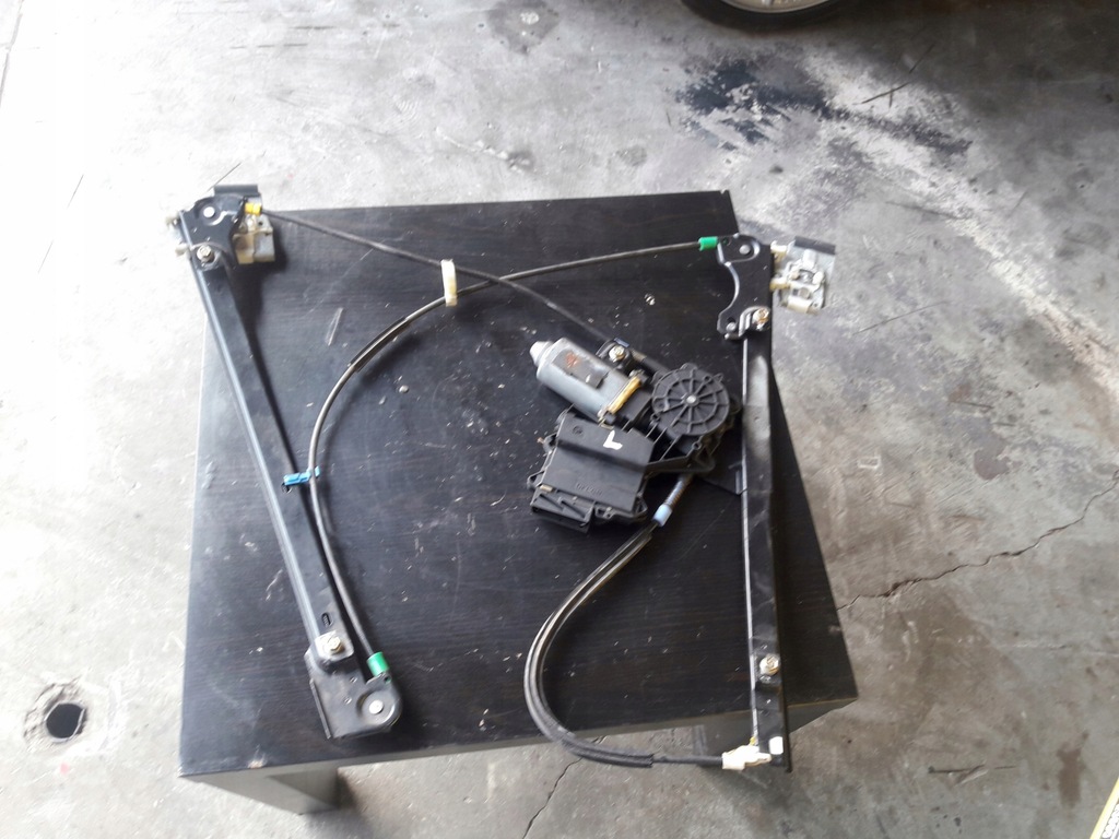 MECHANIZM SZYBY LEWY PRZÓD VW GOLF 3 Elektryczny
