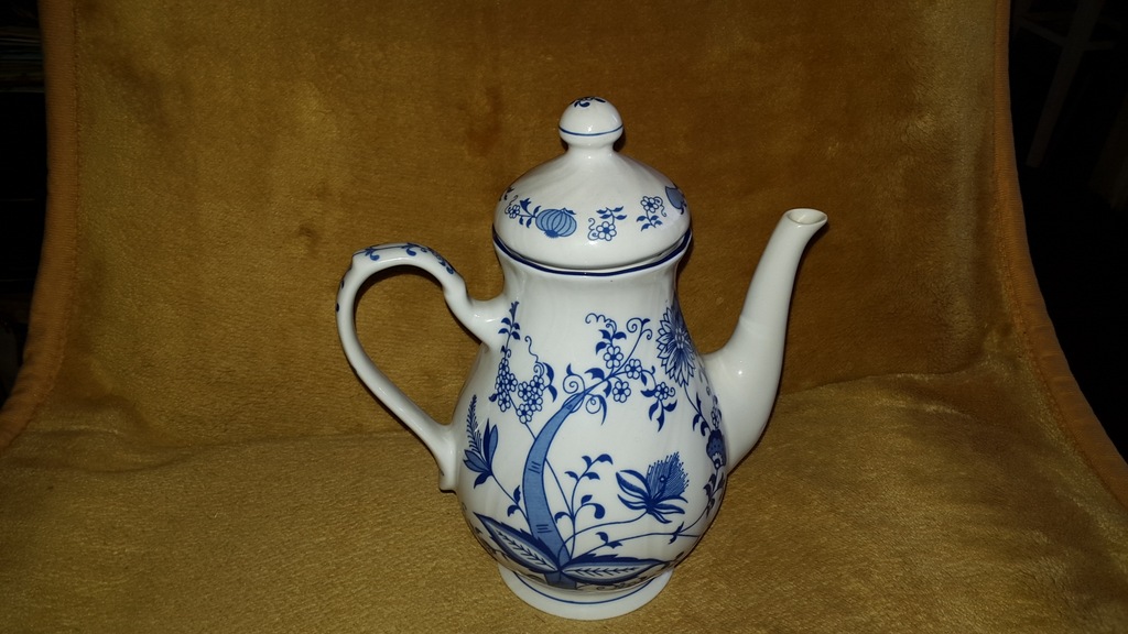 Dzbanek Porcelana KSIĄŻ, wzór cebulowy.