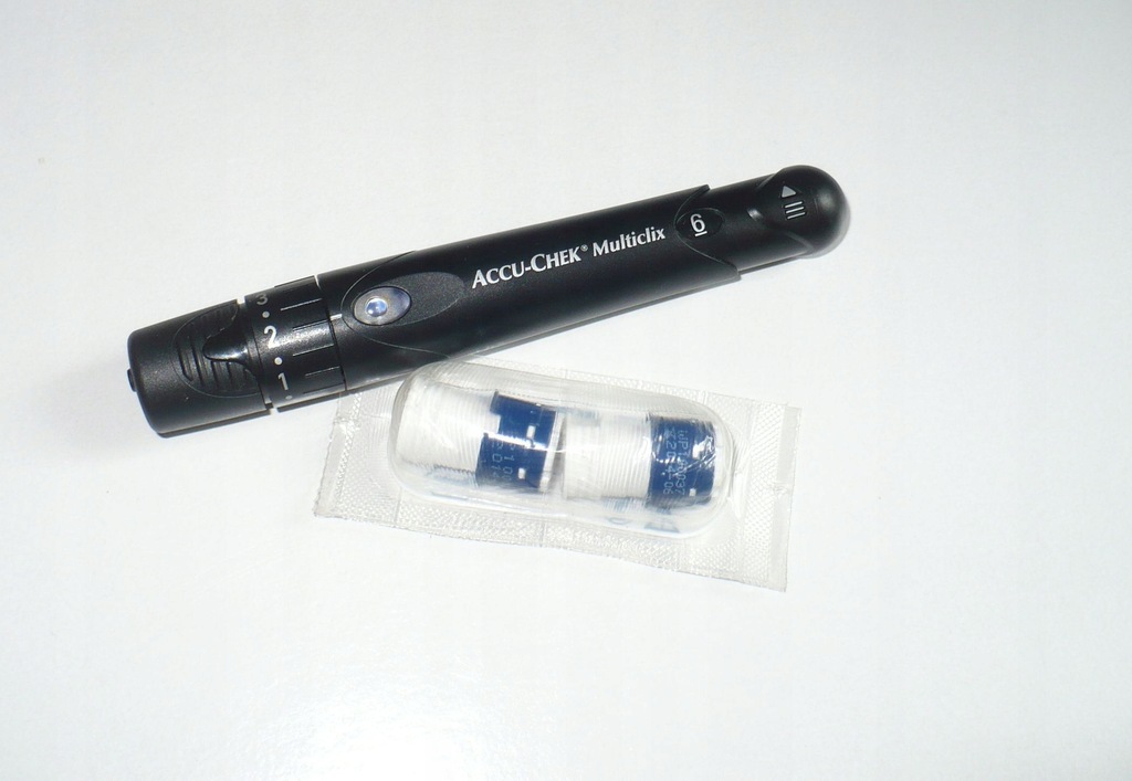 Nakłuwacz Accu-Chek Multiclix nowy 12 lancetów