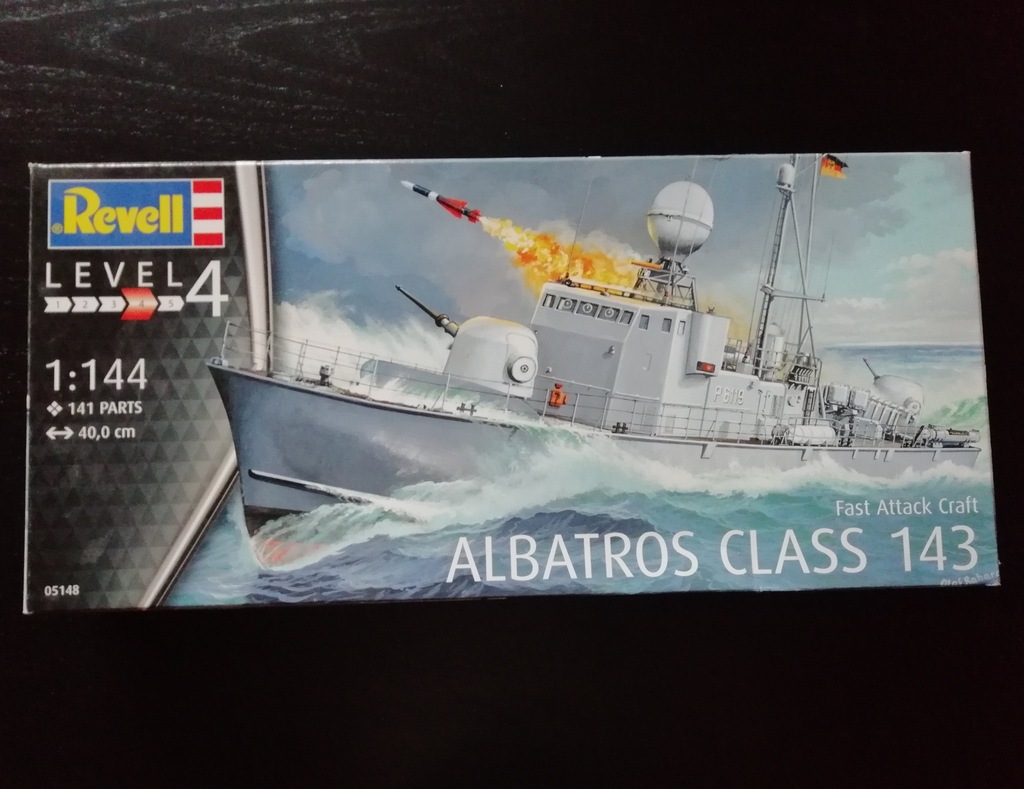 Albatros Class 143 - Revell 1:144