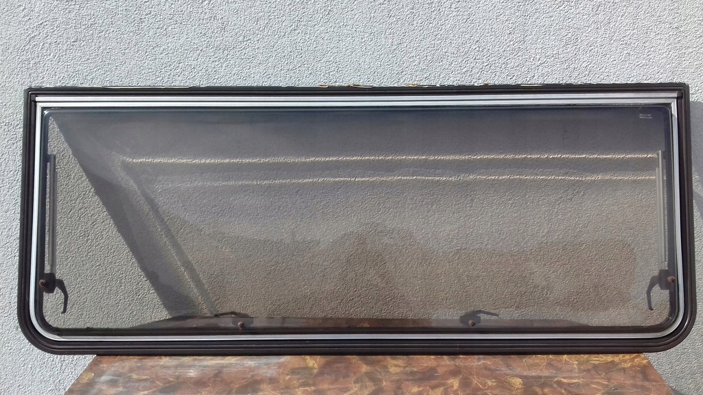 Okno uchylne szyba do przyczepy kempingowej 150cm