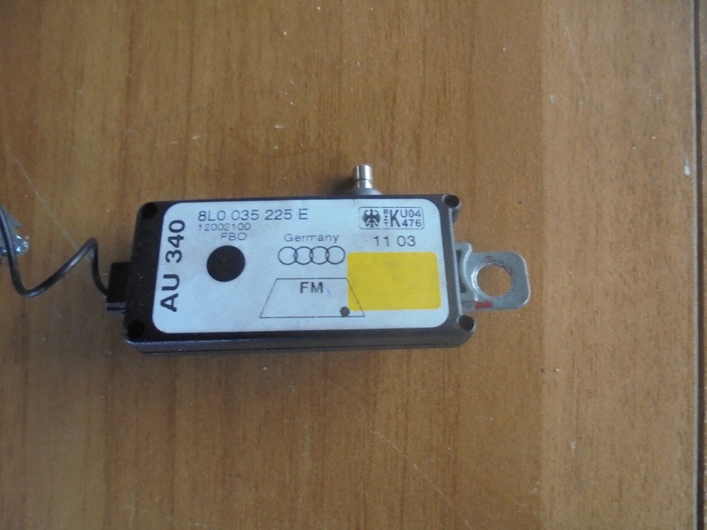 WZMACNIACZ ANTENOWY AUDI A3 8L LIFT 8L0035225E