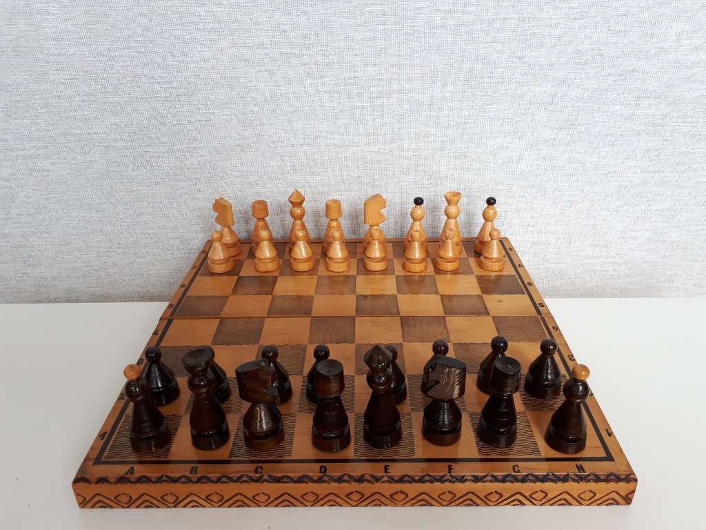 Stare drewniane szachy kompletne 1184/18