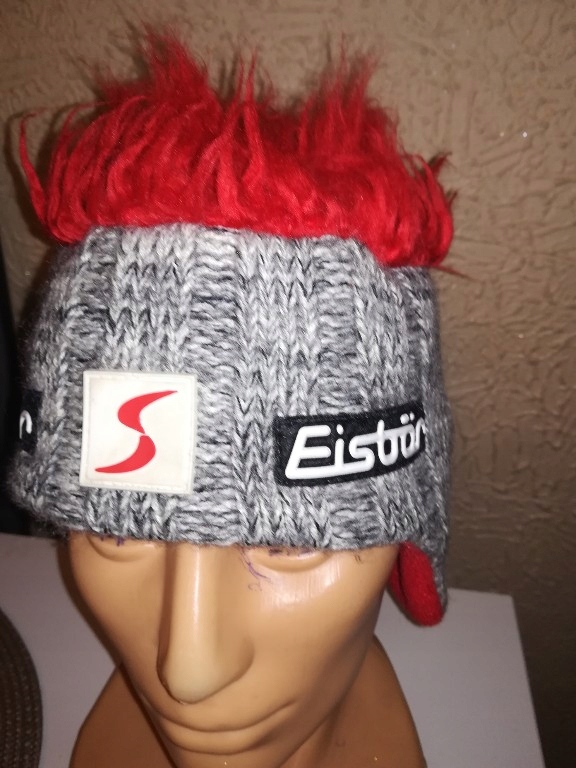 eisbar czapka narciarska z wlosami czerwone