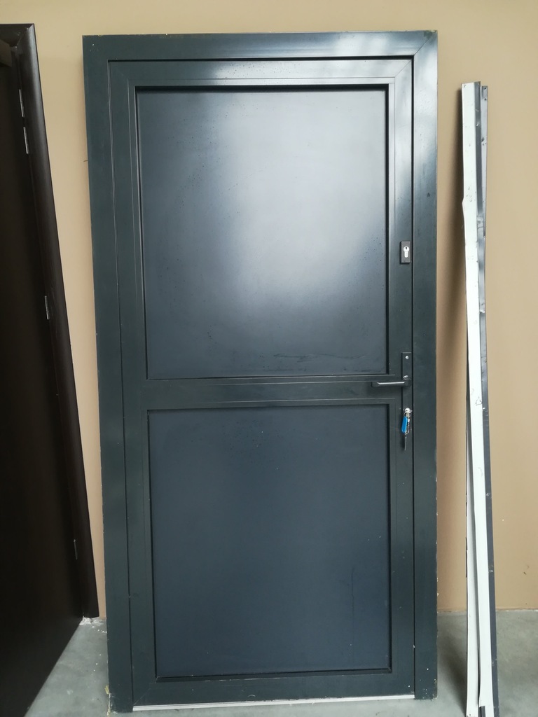 DRZWI ALUMINIOWE zew. ,lekko używane z ościeżnicą
