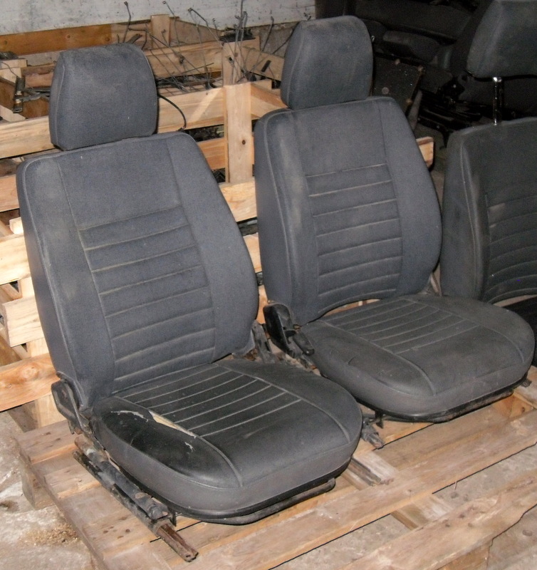LAND ROVER DEFENDER FOTELE PRZEDNIE L + P