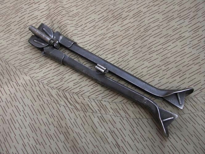 MG 42 - dwójnóg.
