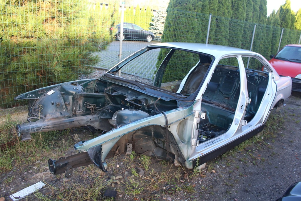BMW E38 735 KAROSERIA KASTA BUDA EUROPA PAPIERY PL