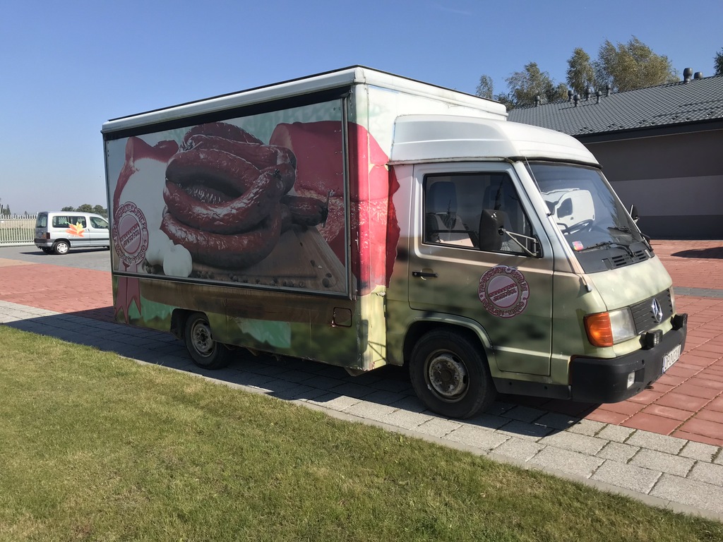 FOODTRUCK Gastronomiczne Auto sklep mięso mobilny