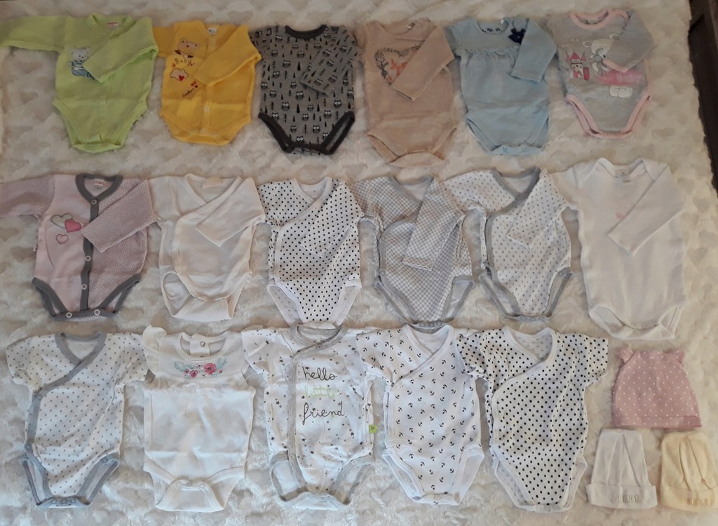 Paka ubrań dla niemowlaka r. 56 (55 elementów)