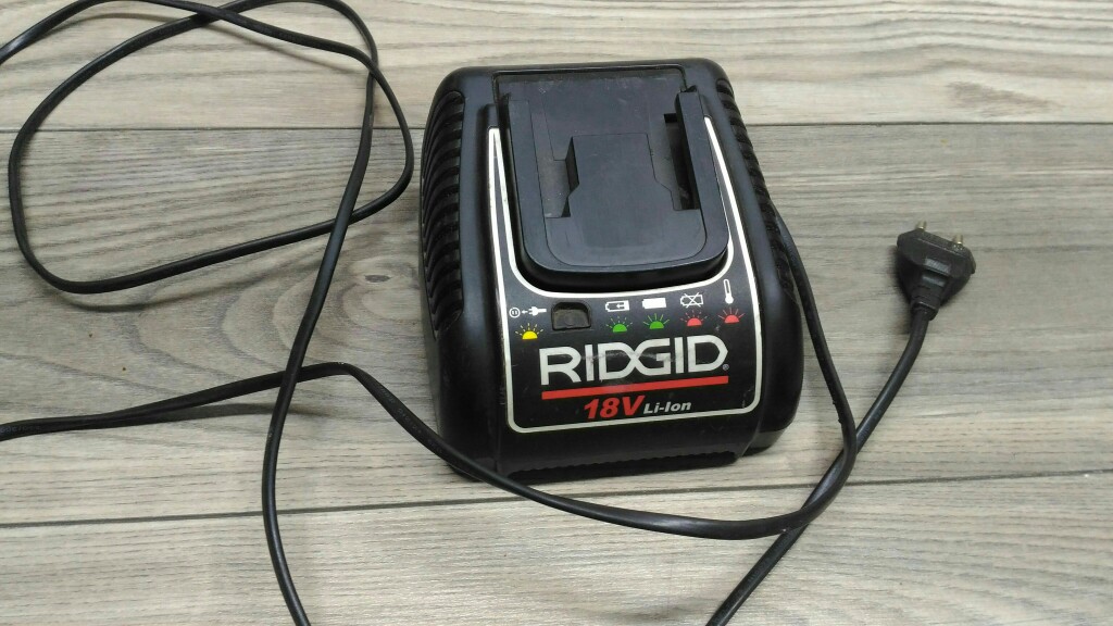 Ładowarka RIDGID 18V 2.0A Li-ion