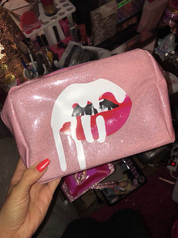 Kosmetyczka Kylie Cosmetics Jenner różowa