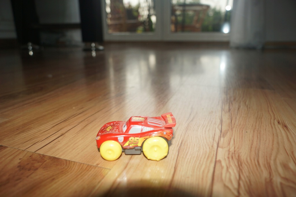 AUTA CARS PŁYWAJĄCY ZYGZAK MCQUEEN. OKAZJA! BCM